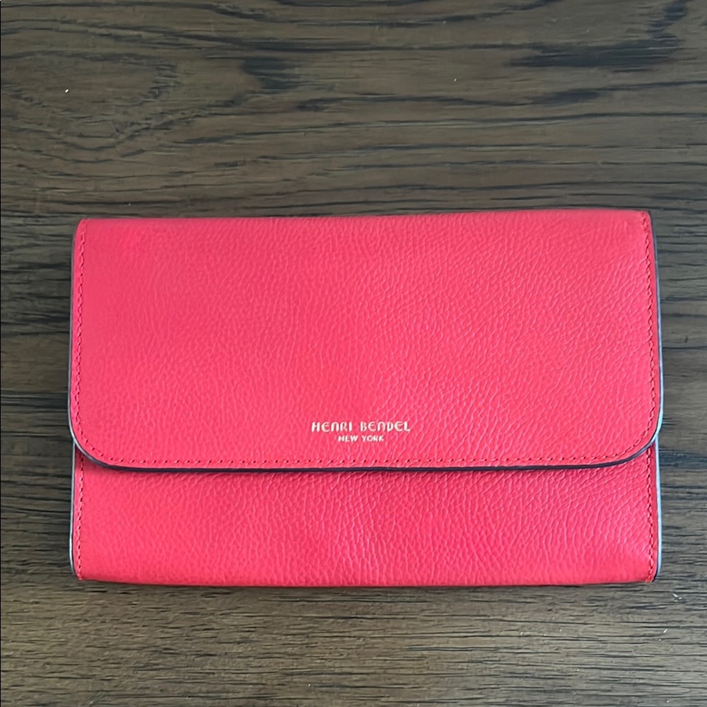 Henri Bendel Influencer Wallet on a String
